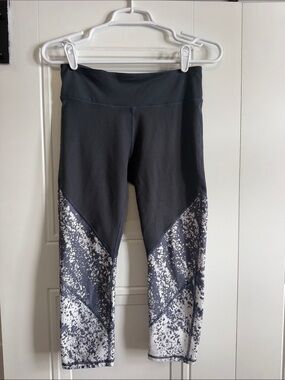 Fabletics Black and White Speckled Ankle Capri Leggings